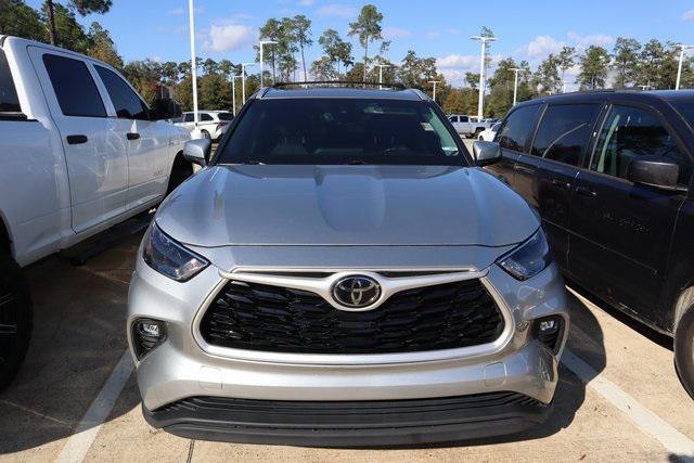 used 2022 Toyota Highlander car, priced at $34,500