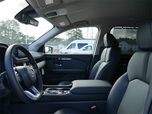 new 2025 Honda Pilot car, priced at $43,922