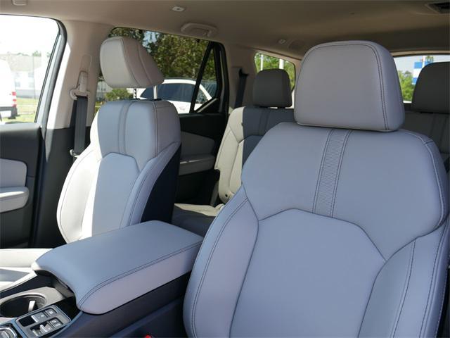 new 2025 Honda Pilot car, priced at $43,375