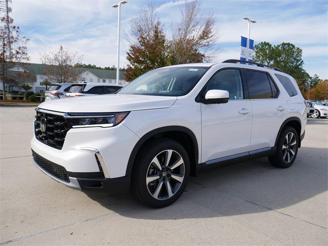 new 2025 Honda Pilot car, priced at $54,985