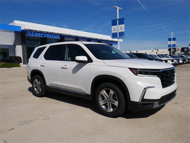new 2025 Honda Pilot car, priced at $45,892