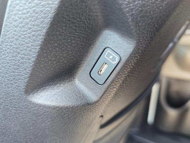 new 2025 Kia Carnival car, priced at $39,321