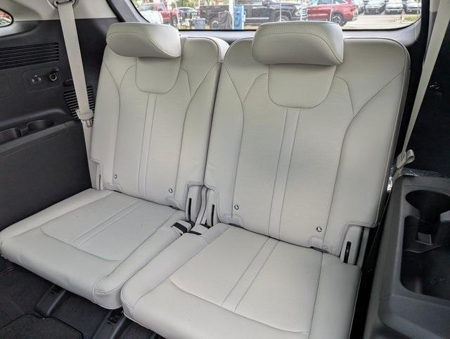 new 2025 Kia Sorento car, priced at $35,292