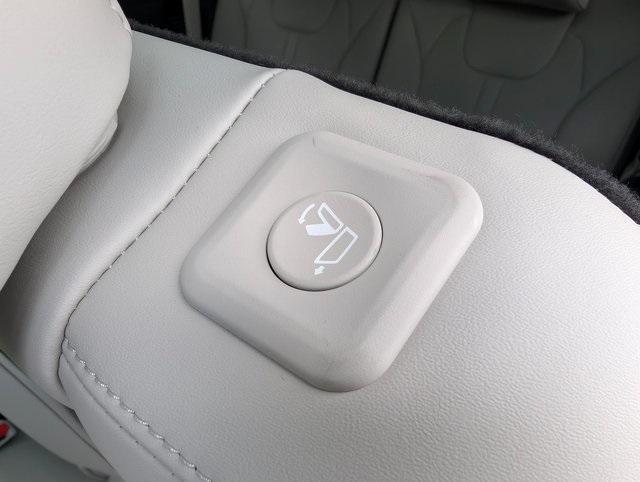 new 2025 Kia Sorento car, priced at $35,292