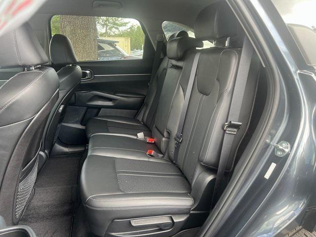 used 2023 Kia Sorento car, priced at $26,917