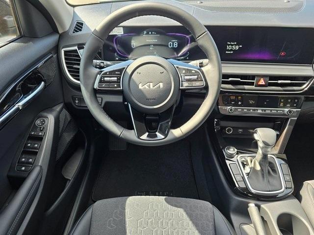 new 2025 Kia Seltos car, priced at $25,472