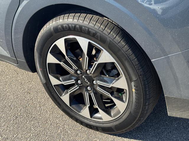 used 2024 Kia Carnival car, priced at $30,544