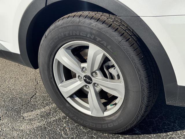used 2025 Kia Sorento car, priced at $29,155
