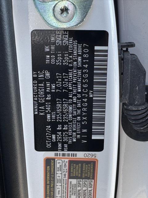 used 2025 Kia Sorento car, priced at $29,155