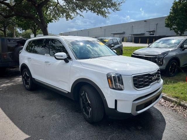 used 2023 Kia Telluride car, priced at $32,408