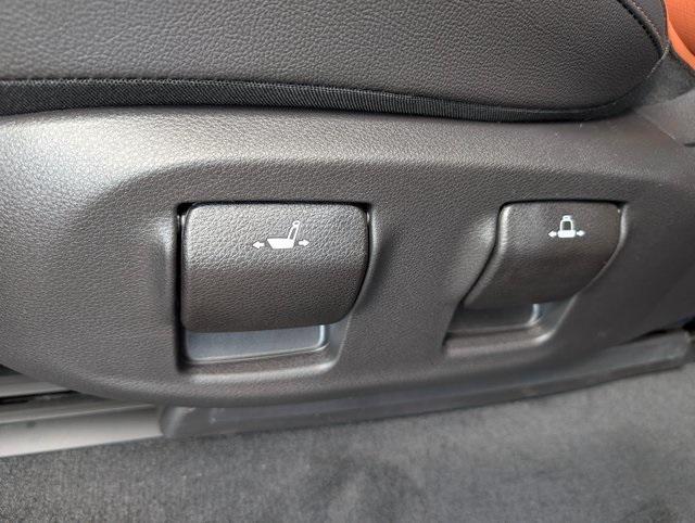 new 2025 Kia Carnival Hybrid car, priced at $52,155