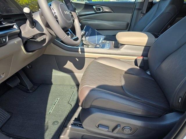 new 2025 Kia Carnival car, priced at $39,335