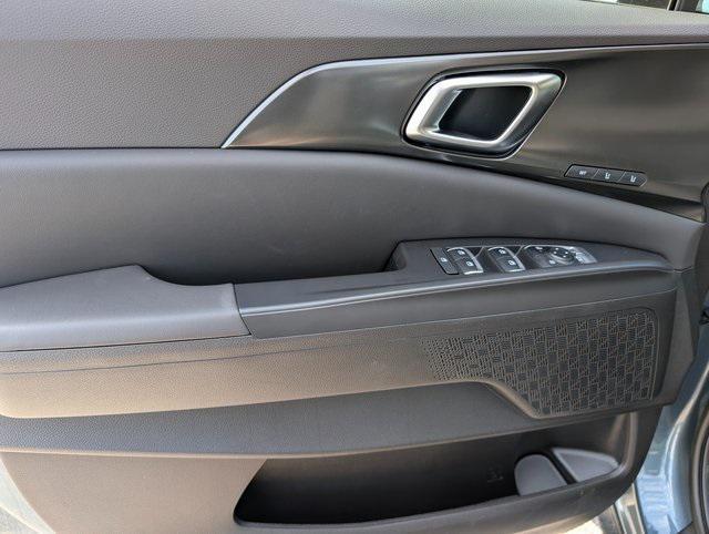new 2025 Kia Carnival Hybrid car, priced at $50,931