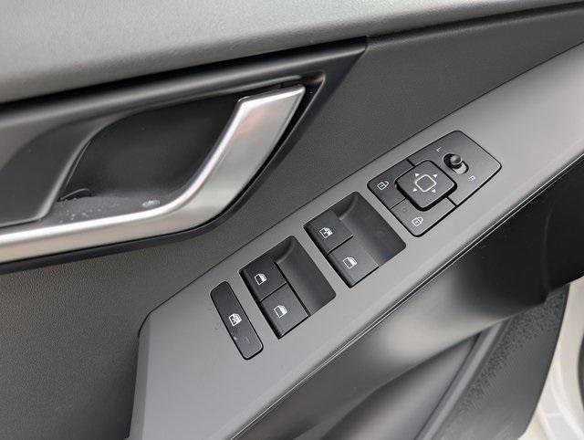 new 2025 Kia Niro car, priced at $26,778
