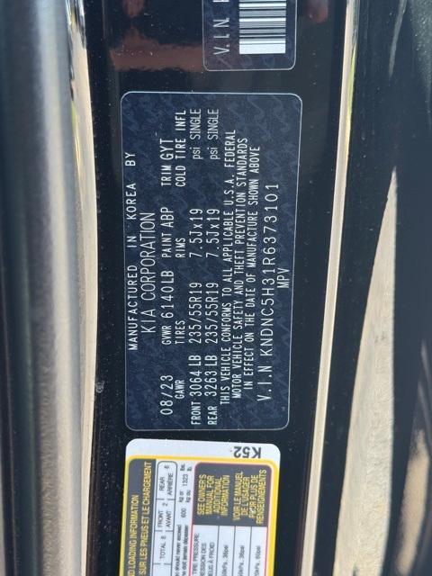 used 2024 Kia Carnival car, priced at $30,714