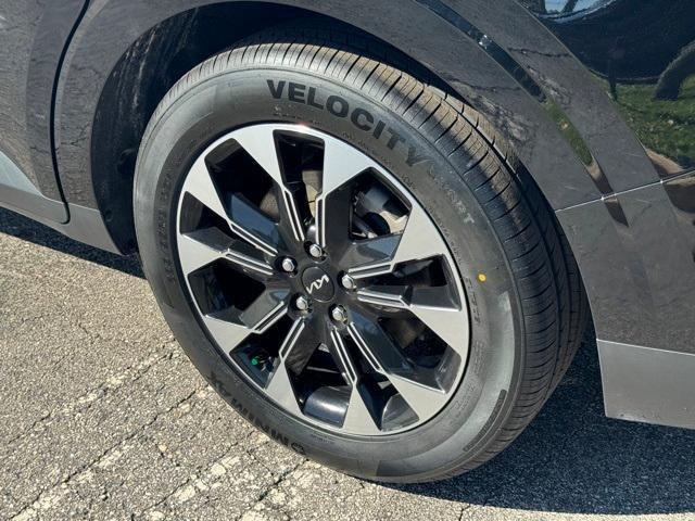 used 2024 Kia Carnival car, priced at $30,714