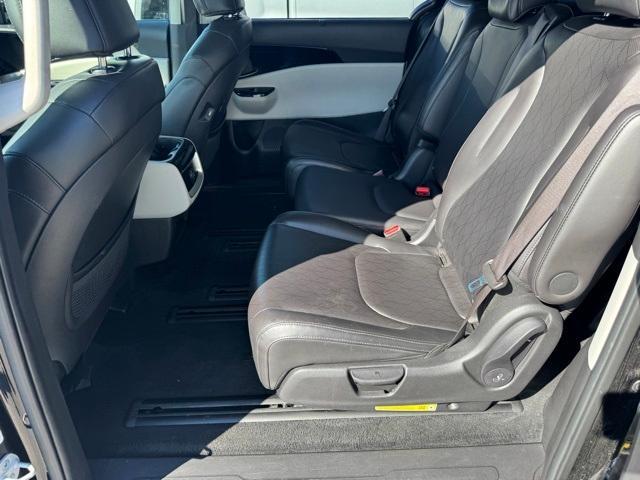 used 2024 Kia Carnival car, priced at $30,714