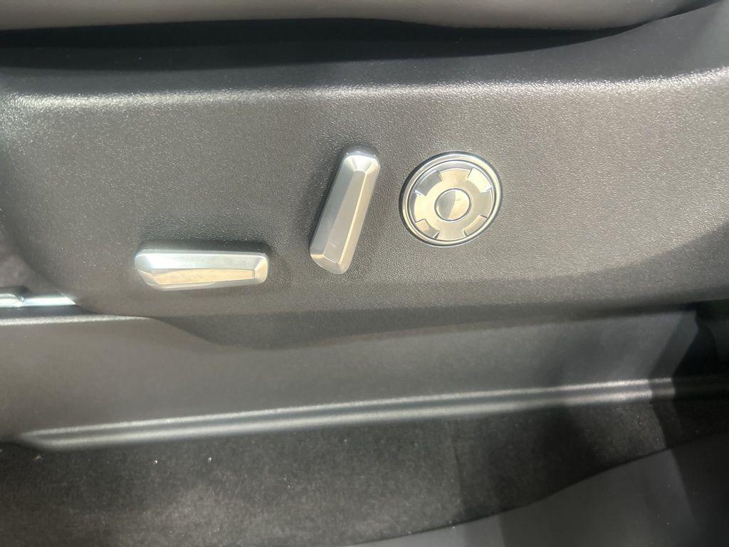 new 2025 Lincoln Navigator car, priced at $106,440