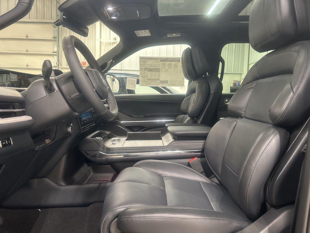 new 2025 Lincoln Navigator car, priced at $106,440