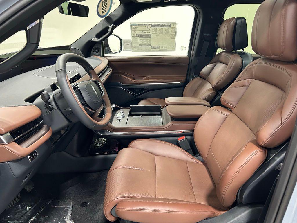 new 2025 Lincoln Navigator car, priced at $105,225
