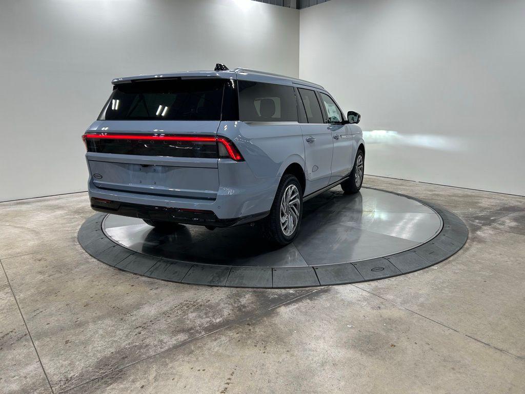 new 2025 Lincoln Navigator car, priced at $105,225