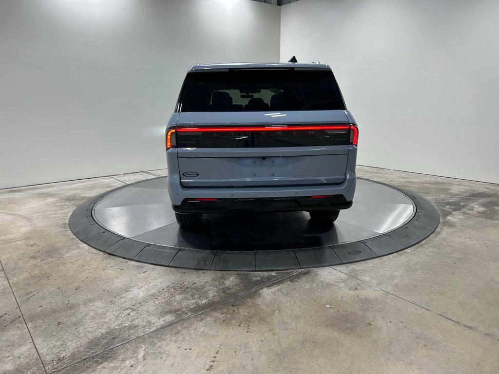 new 2025 Lincoln Navigator car, priced at $105,225