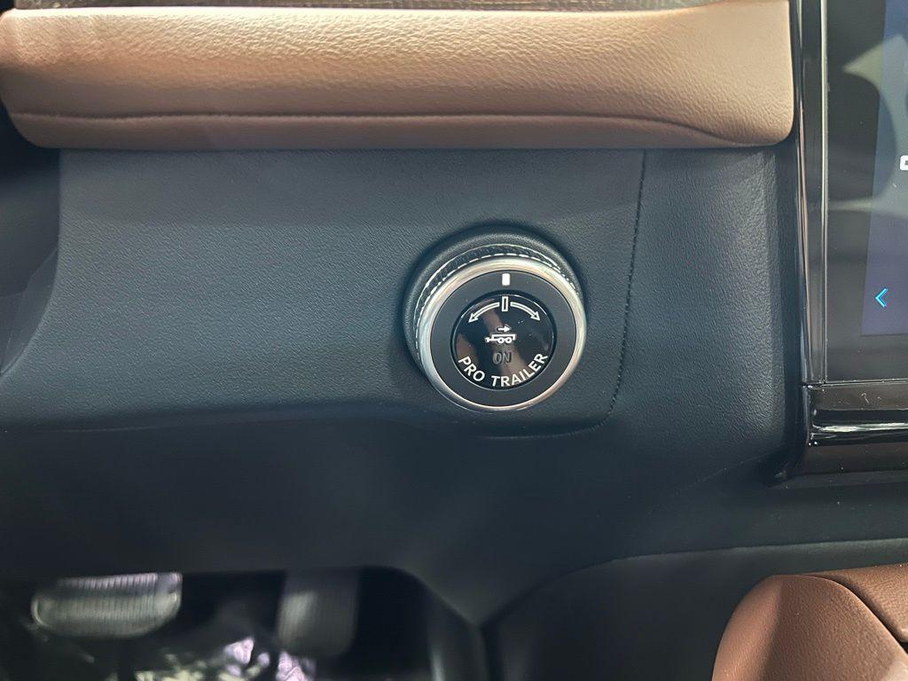 new 2025 Lincoln Navigator car, priced at $105,225