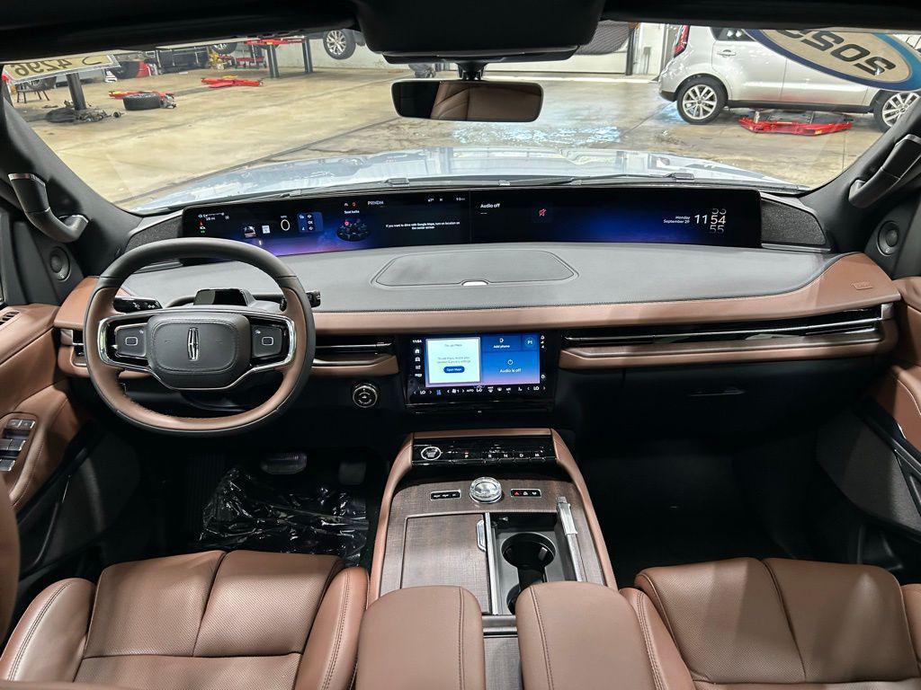 new 2025 Lincoln Navigator car, priced at $105,225