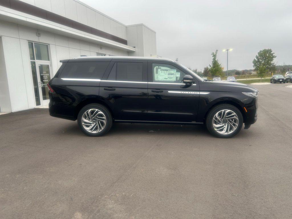 new 2025 Lincoln Navigator car, priced at $102,035