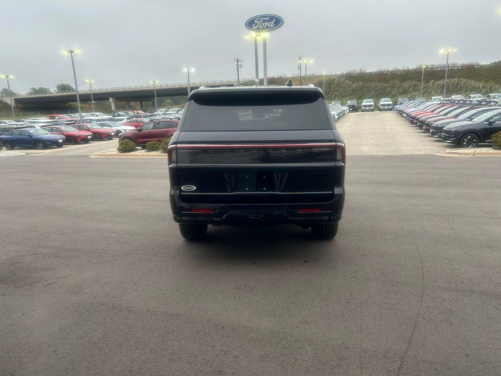 new 2025 Lincoln Navigator car, priced at $102,035