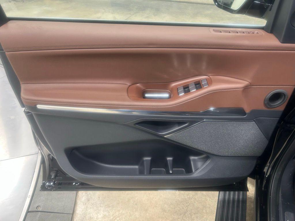 new 2025 Lincoln Navigator car, priced at $102,035
