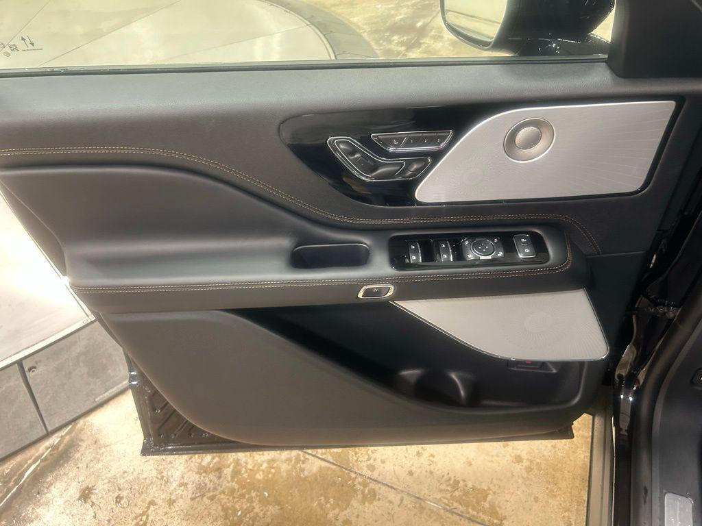new 2025 Lincoln Aviator car, priced at $93,125