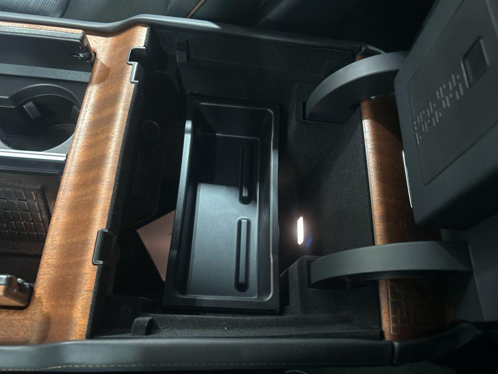 new 2025 Lincoln Navigator car, priced at $123,035