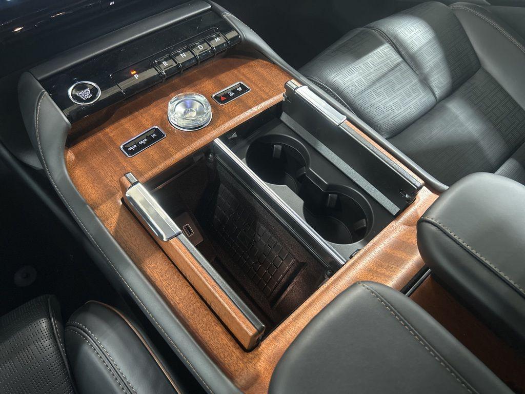 new 2025 Lincoln Navigator car, priced at $123,035
