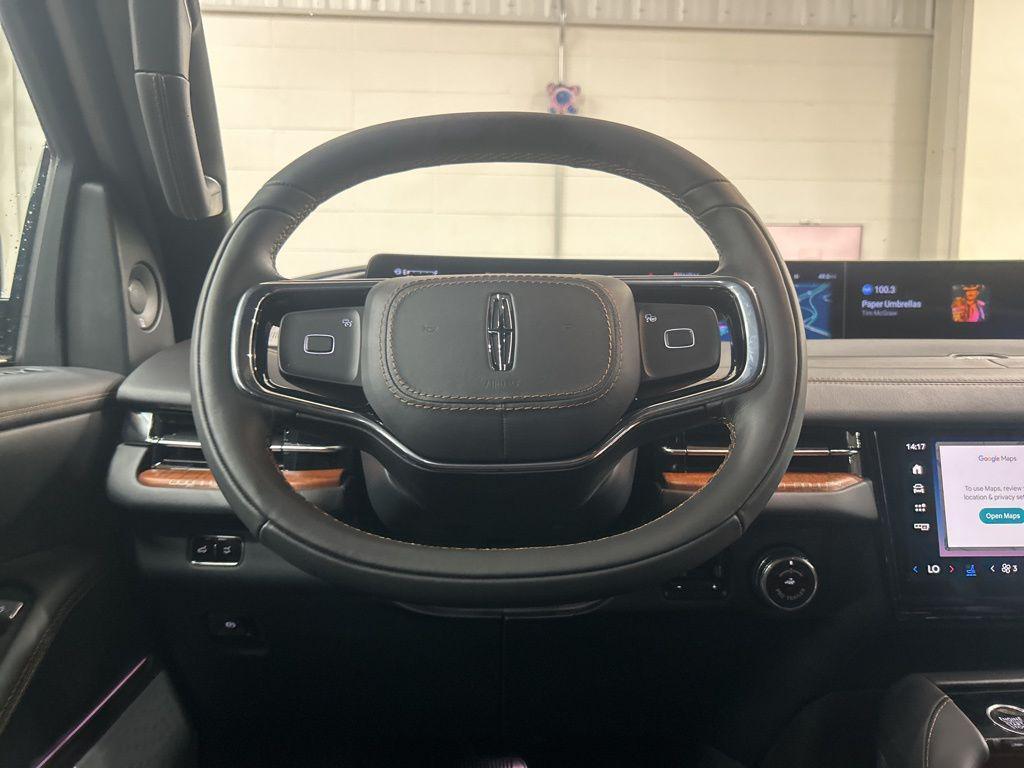 new 2025 Lincoln Navigator car, priced at $123,035