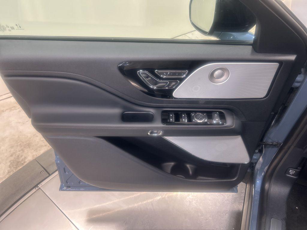 new 2025 Lincoln Aviator car, priced at $79,495