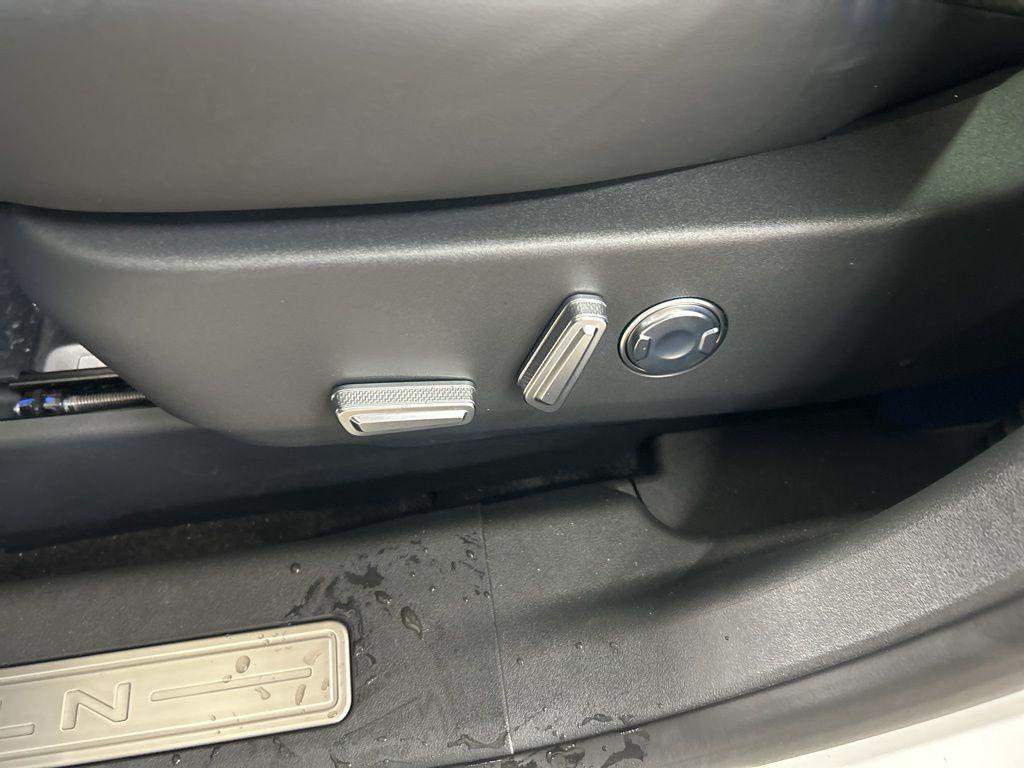 new 2025 Lincoln Nautilus car, priced at $66,955