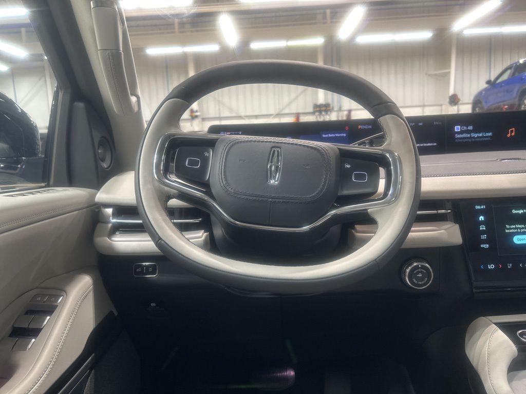 new 2025 Lincoln Navigator car, priced at $101,940