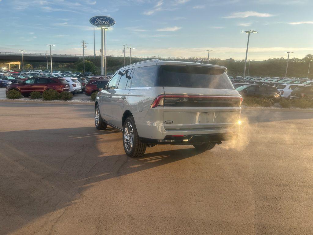 new 2025 Lincoln Navigator car, priced at $101,940