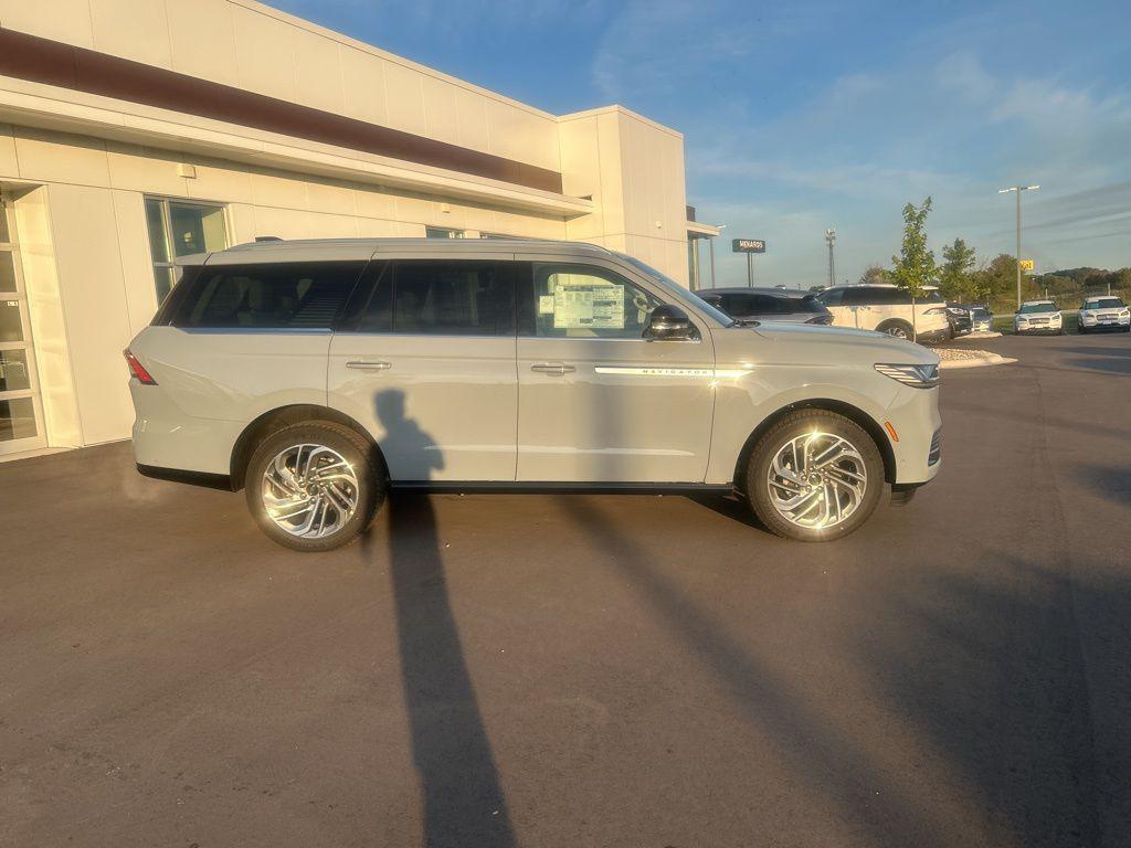 new 2025 Lincoln Navigator car, priced at $101,940
