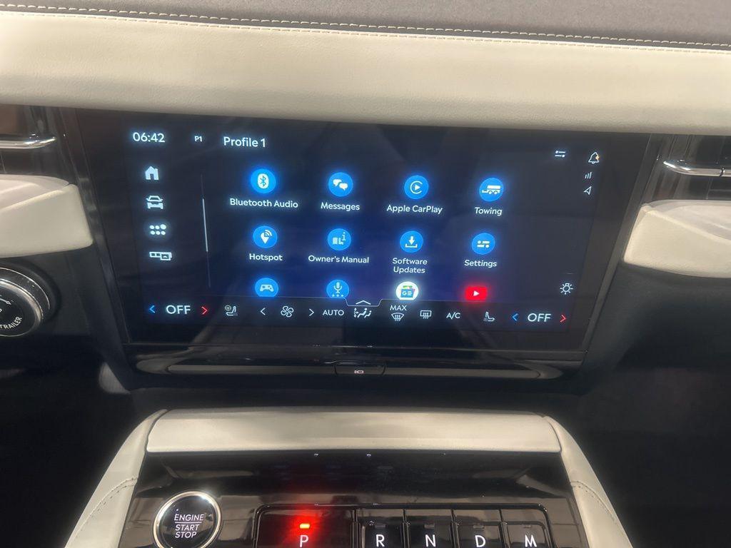 new 2025 Lincoln Navigator car, priced at $101,940