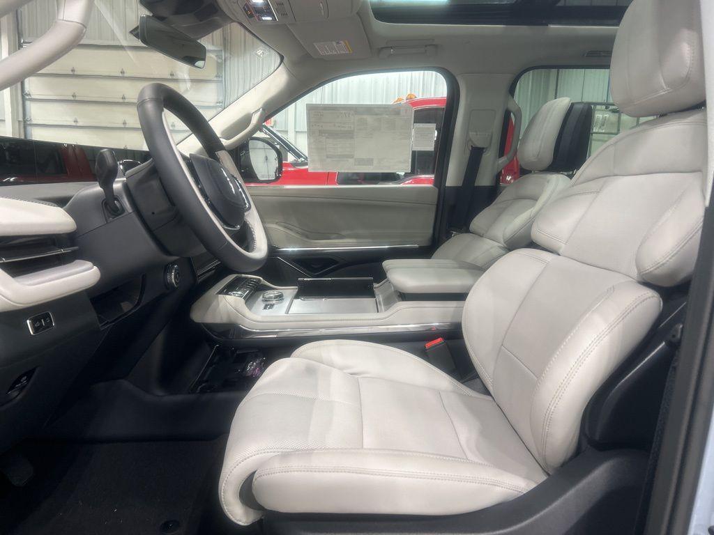 new 2025 Lincoln Navigator car, priced at $101,940