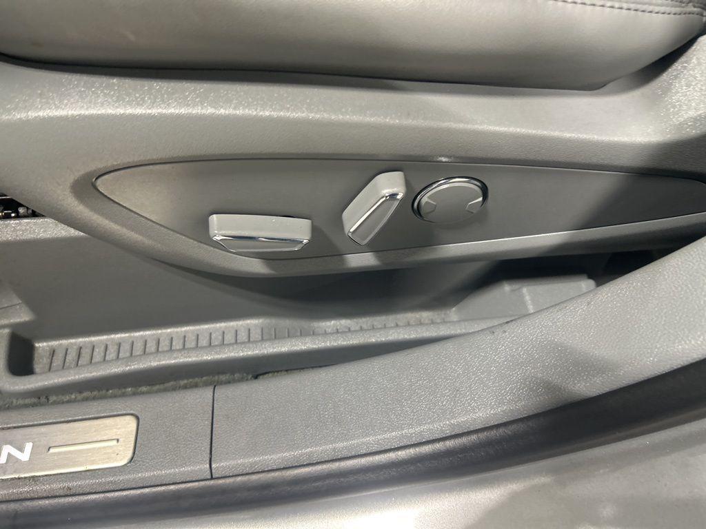 used 2022 Lincoln Nautilus car, priced at $33,299