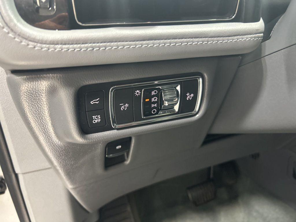 used 2022 Lincoln Nautilus car, priced at $33,299