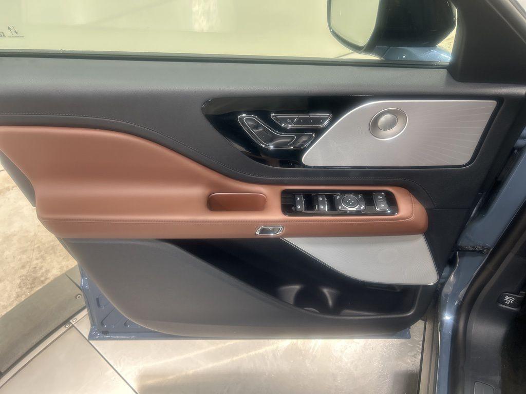 new 2025 Lincoln Aviator car, priced at $82,475