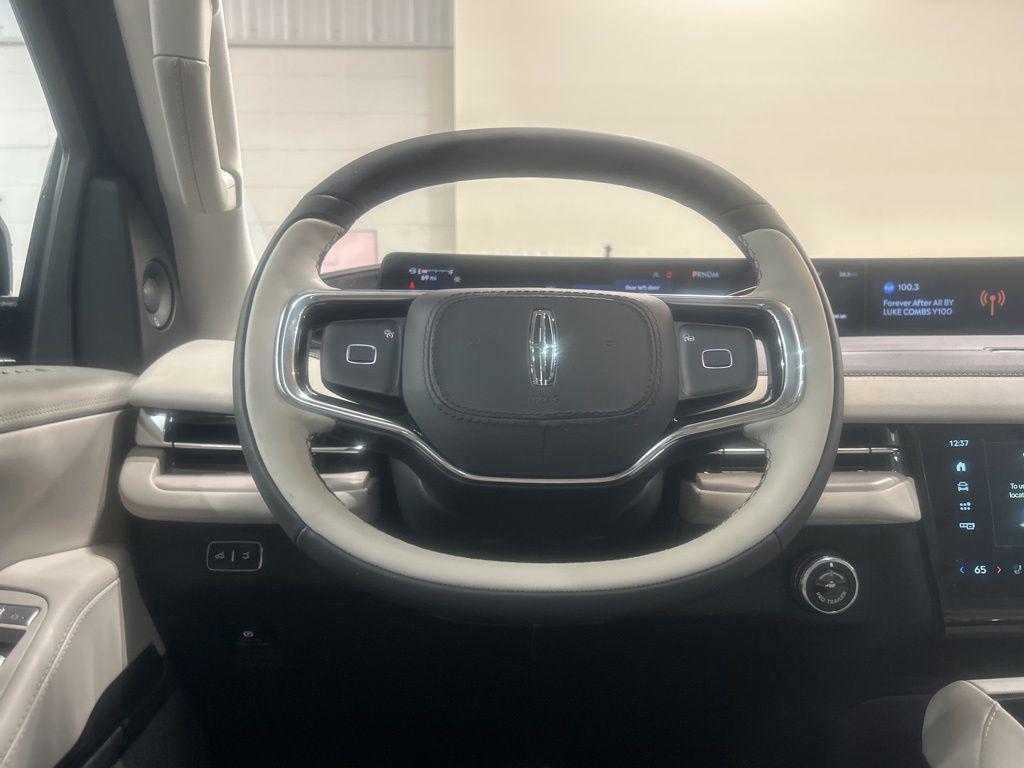 new 2025 Lincoln Navigator car, priced at $101,190