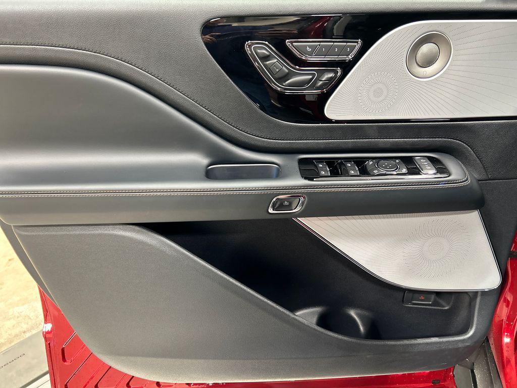 new 2025 Lincoln Aviator car, priced at $79,070