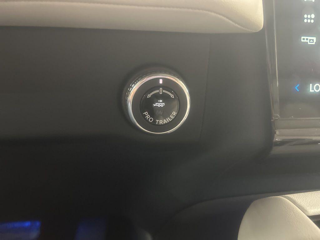 new 2025 Lincoln Navigator car, priced at $101,940