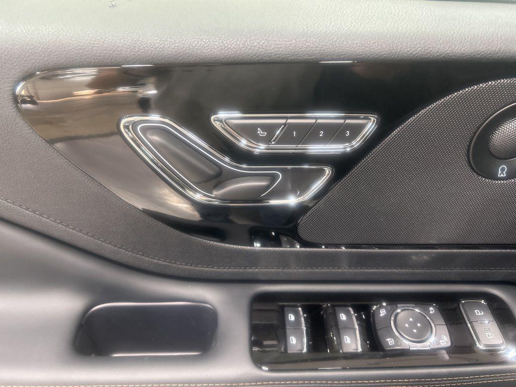 new 2025 Lincoln Aviator car, priced at $66,615