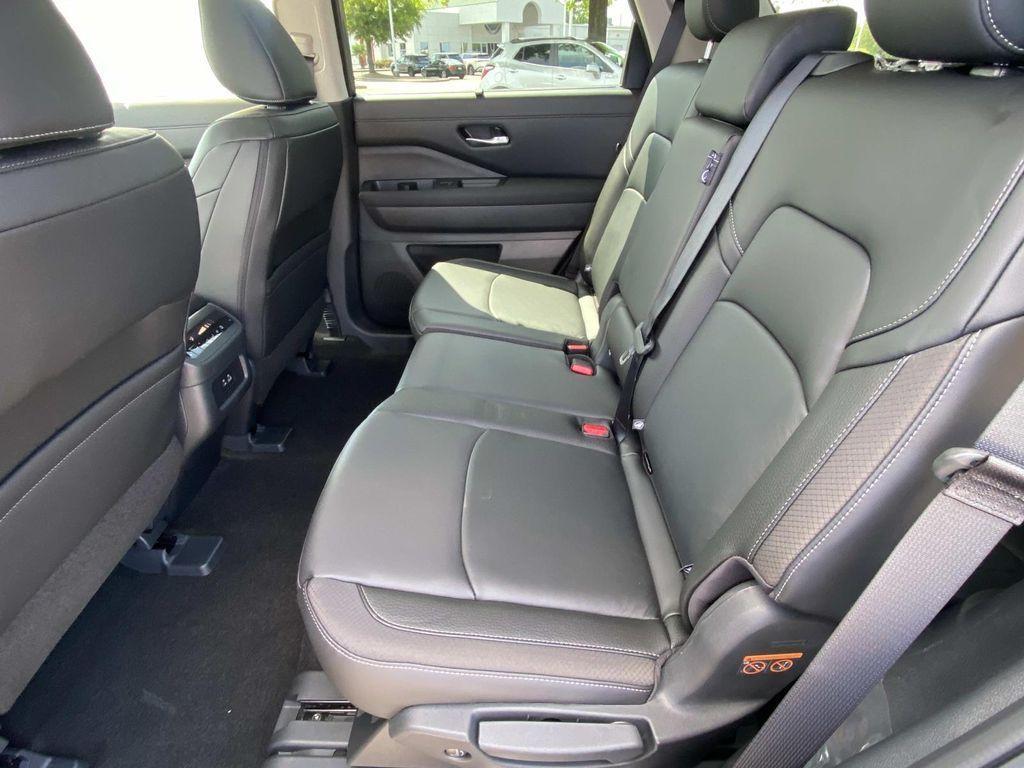 new 2025 Nissan Pathfinder car, priced at $43,785
